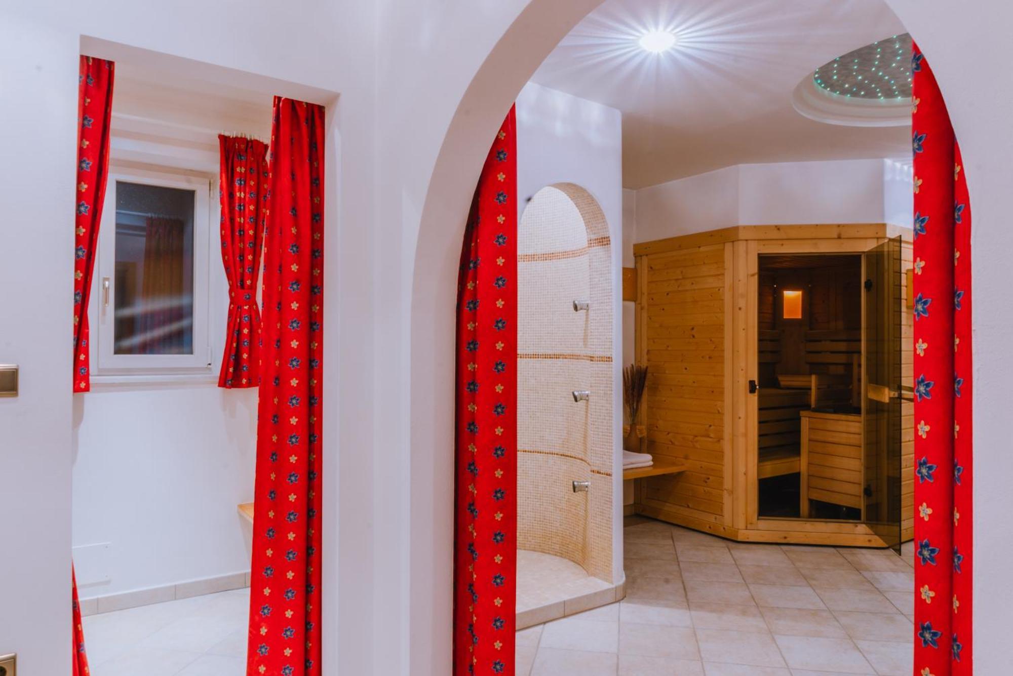Garni Hotel Belalp Santa Cristina Val Gardena 외부 사진