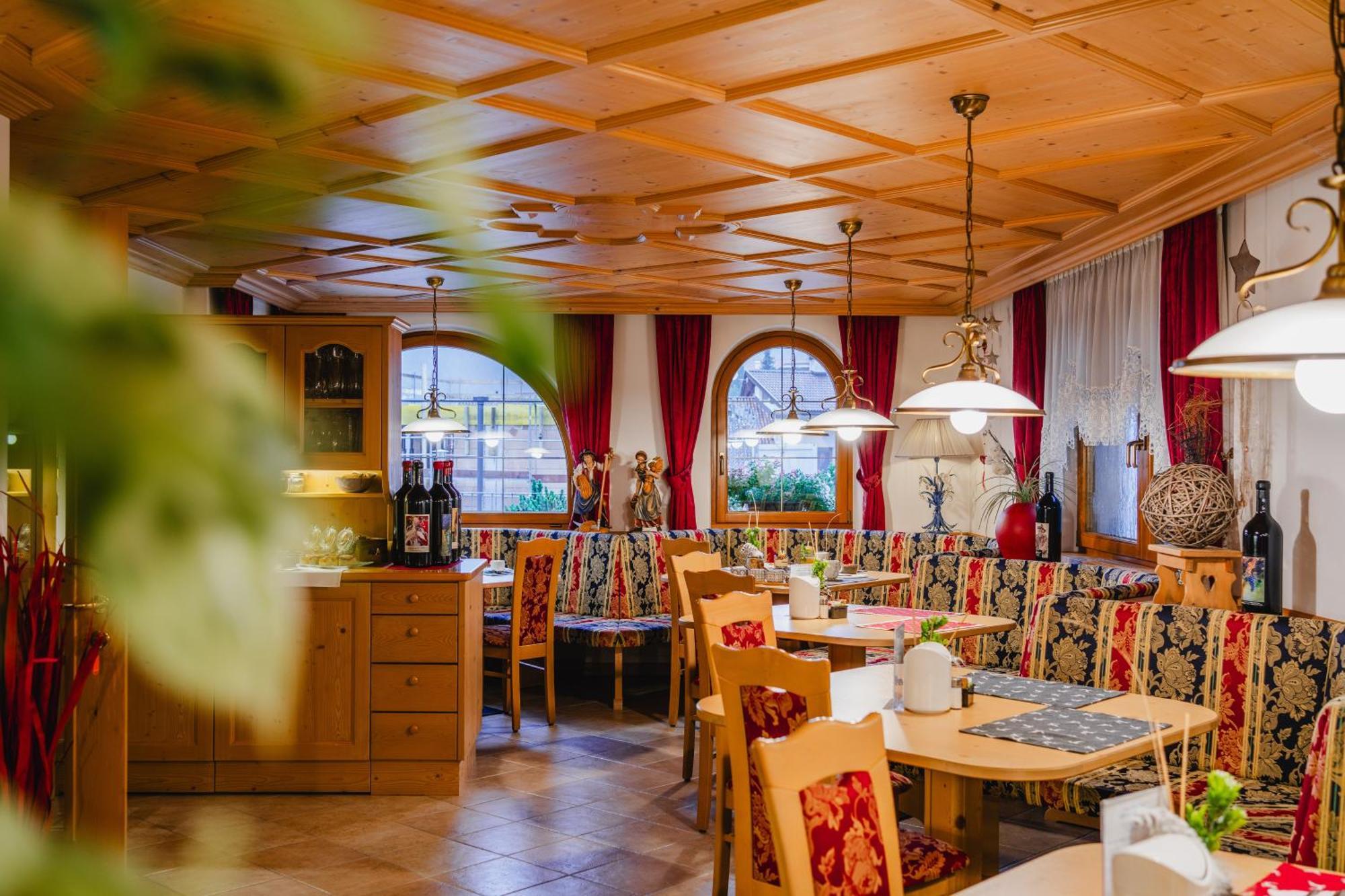 Garni Hotel Belalp Santa Cristina Val Gardena 외부 사진