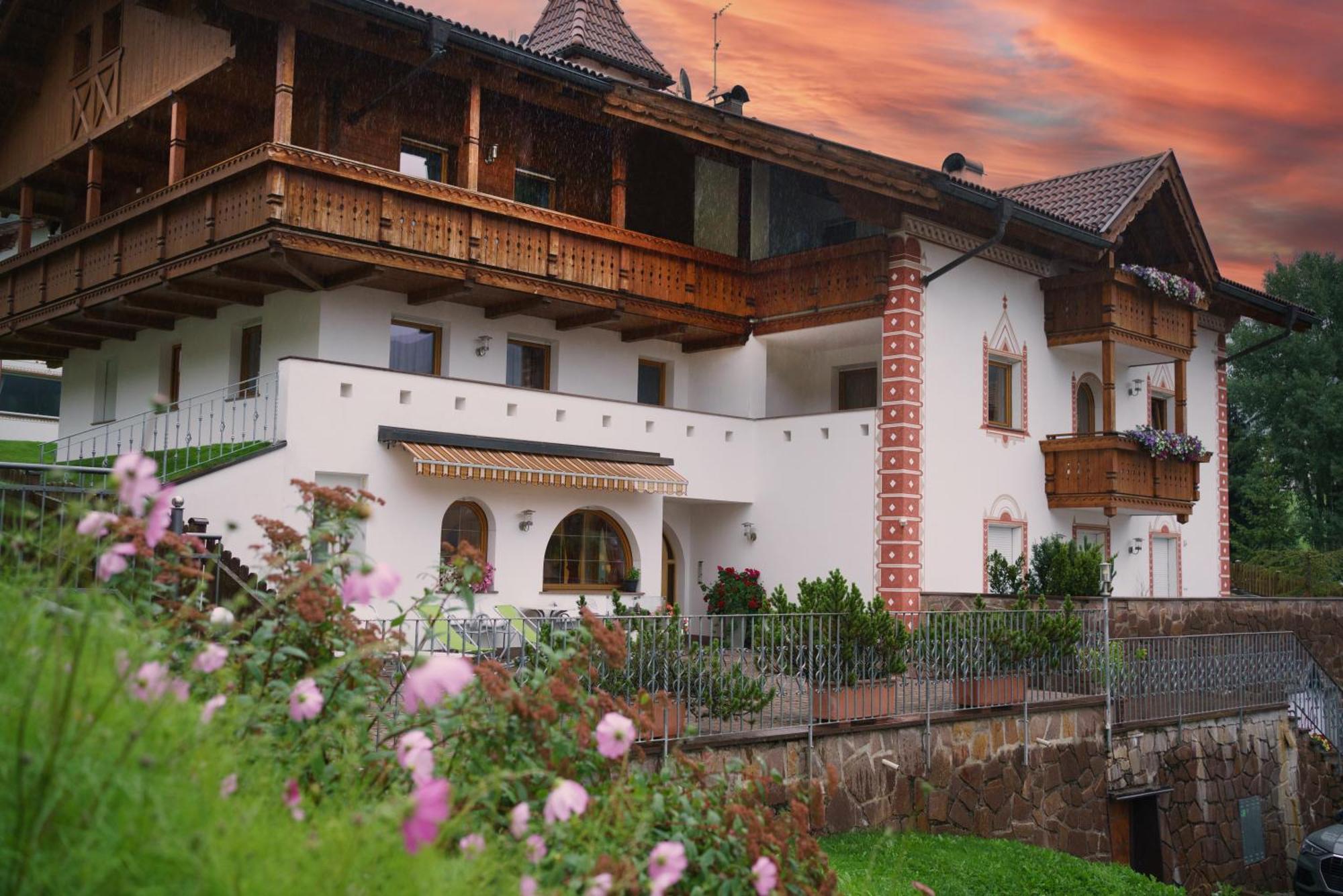 Garni Hotel Belalp Santa Cristina Val Gardena 외부 사진